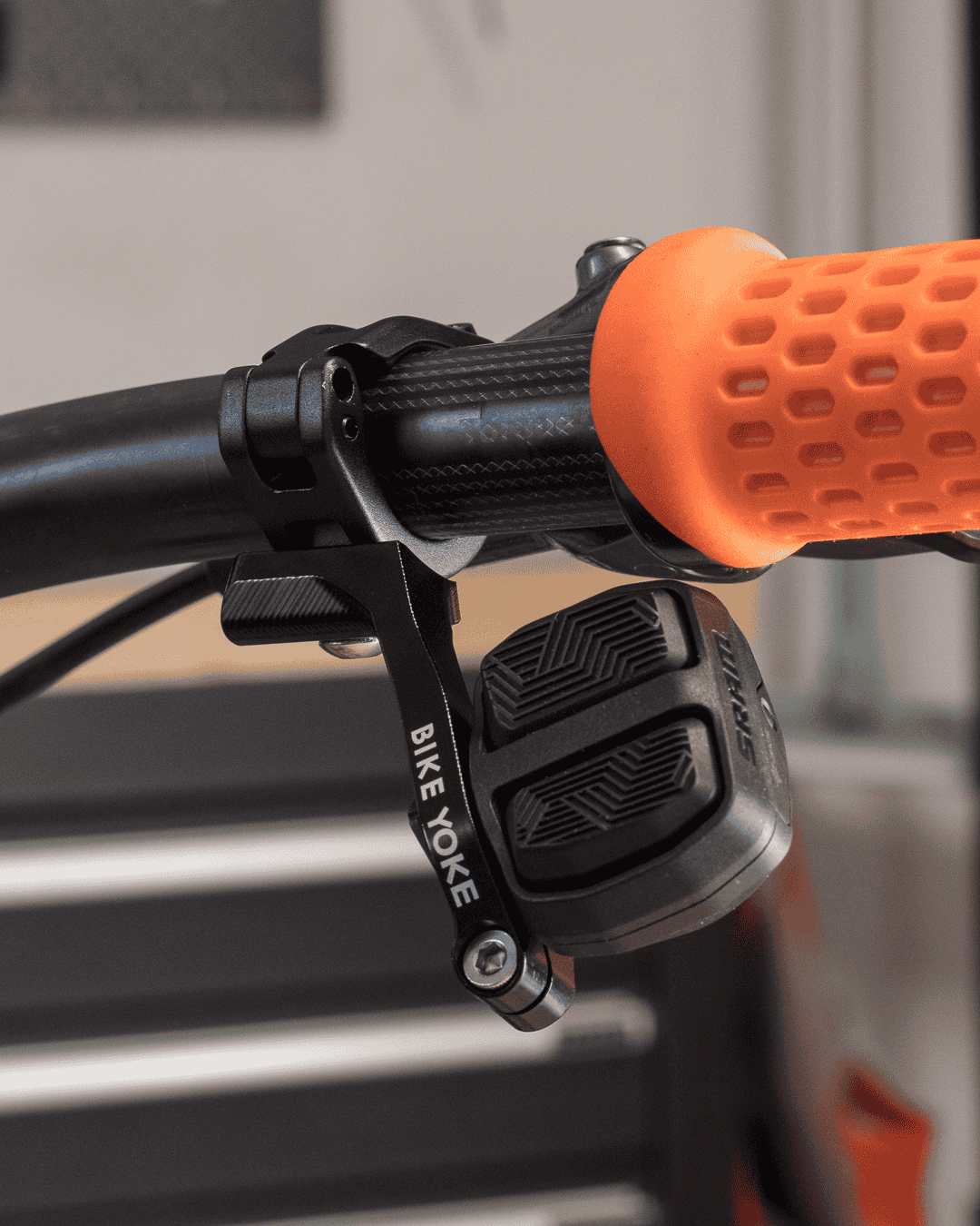 BIKEYOKE PODDY EV kaulus SRAM AXS POD oikeanpuoleiselle vaihteelle