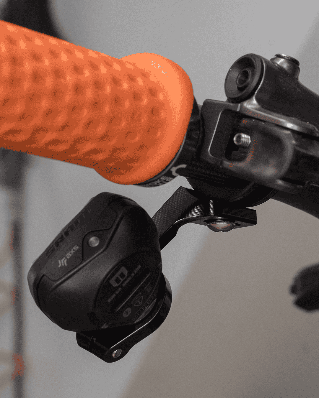 BIKEYOKE PODDY EV kaulus SRAM AXS POD oikeanpuoleiselle vaihteelle
