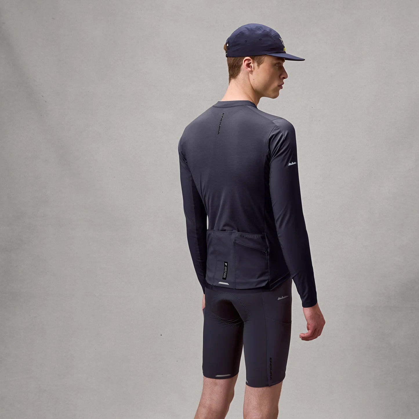 ENDURA ALLTRACK RIDE -pitkähihainen ajopaitA Carbon Harmaa