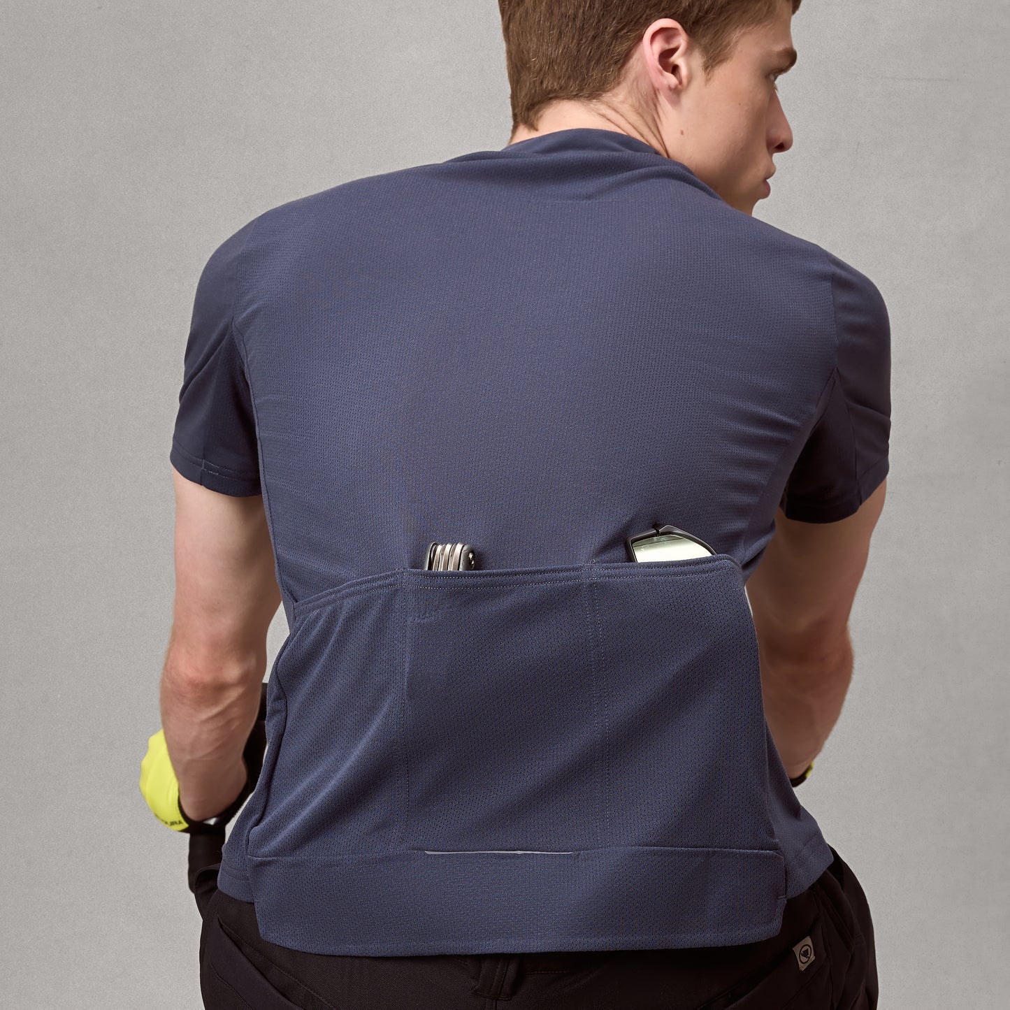 ENDURA LOOP ZIPPED lyhythihainen Carbon Jersey harmaa