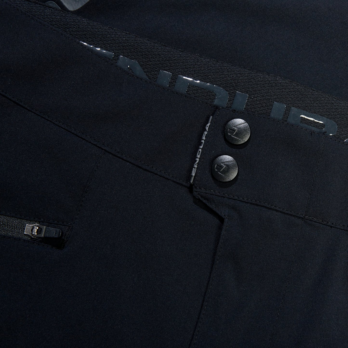 ENDURA SINGLETRACK LITE shortsit musta