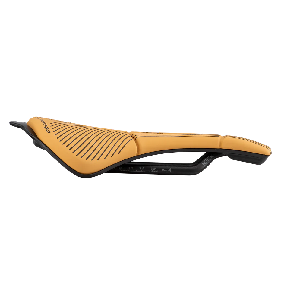 Satula PROLOGO SCRATCH M5 AGX PAS 147mm Rails Nack Ruskea