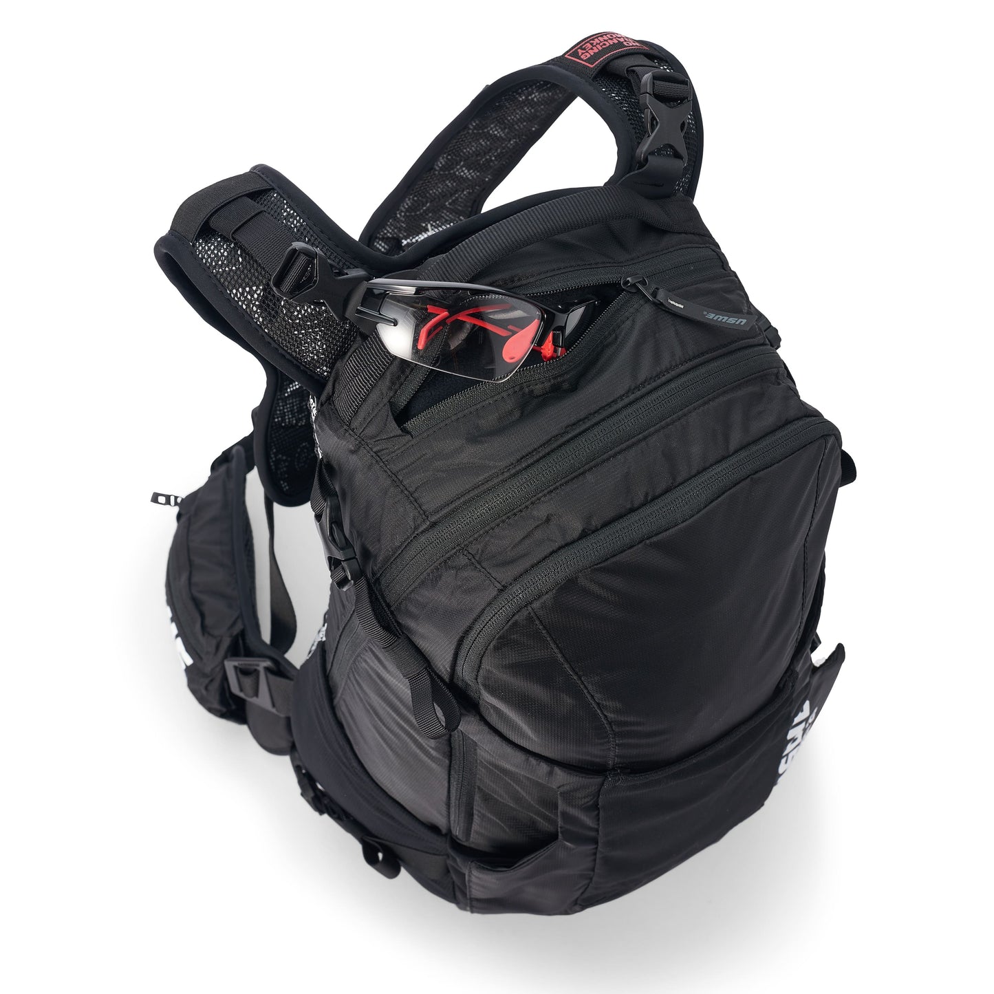 USWE SHRED 16 L -reppu, musta