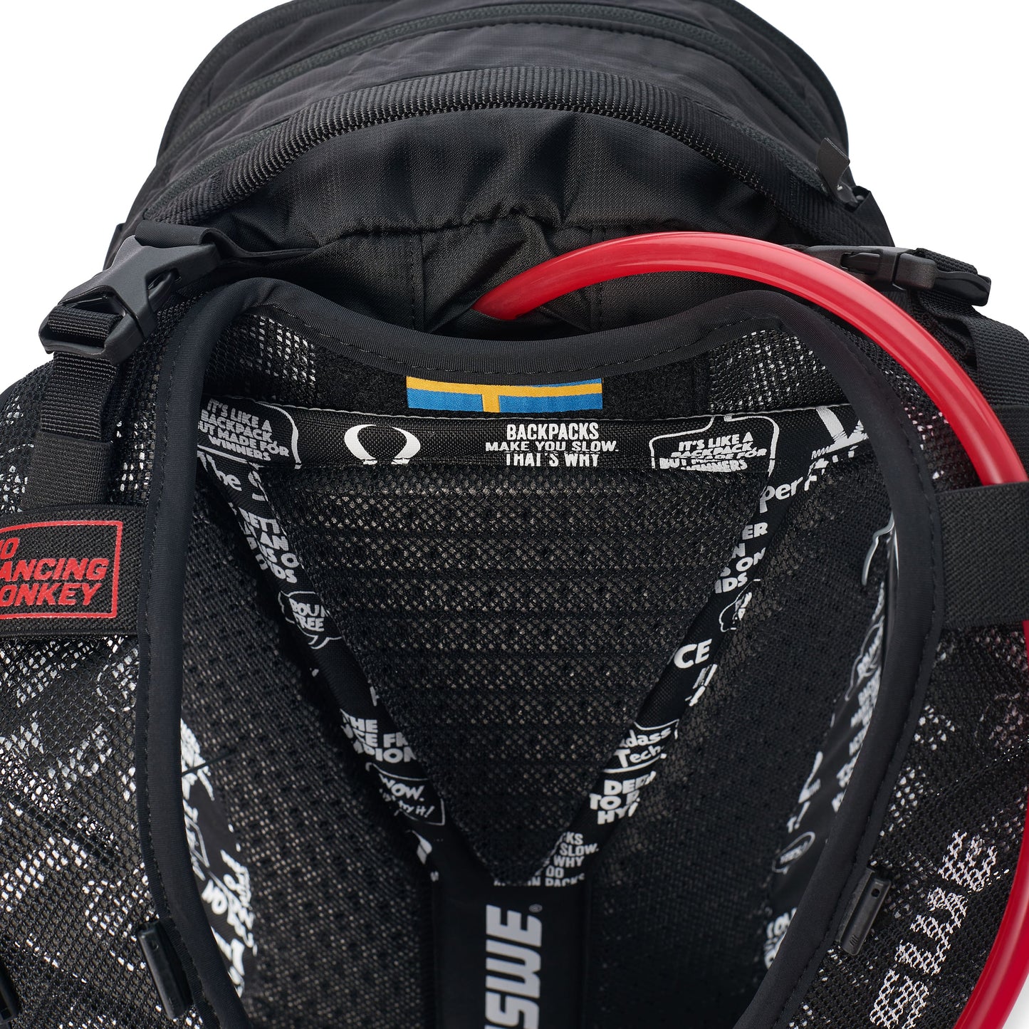 USWE SHRED 16 L -reppu, musta