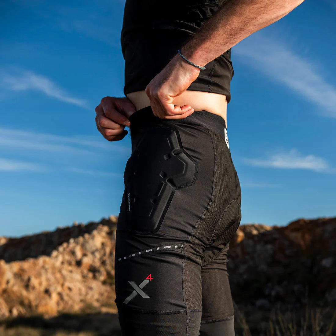 G-FORM PRO-X4 suojaavat shortsit musta