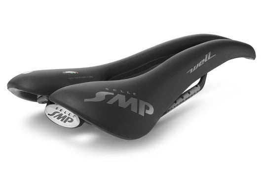 Satula SMP WELL Leveys 144mm Carbon Rails Musta