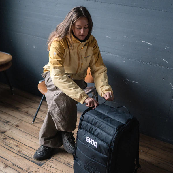 EVOC 60L matkarinkka musta