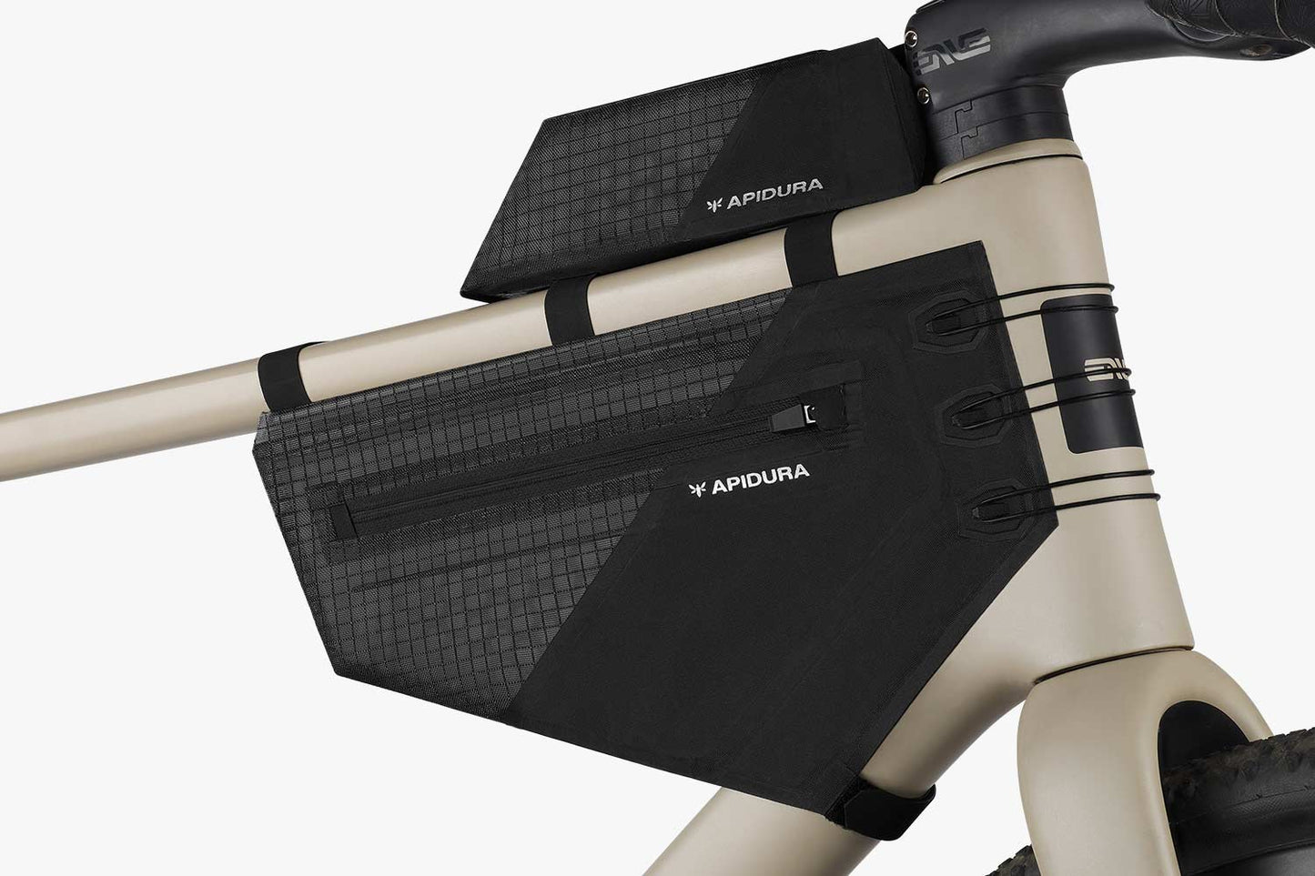 Pakkaus APIDURA AERO SYSTEM runkolaukkuja musta