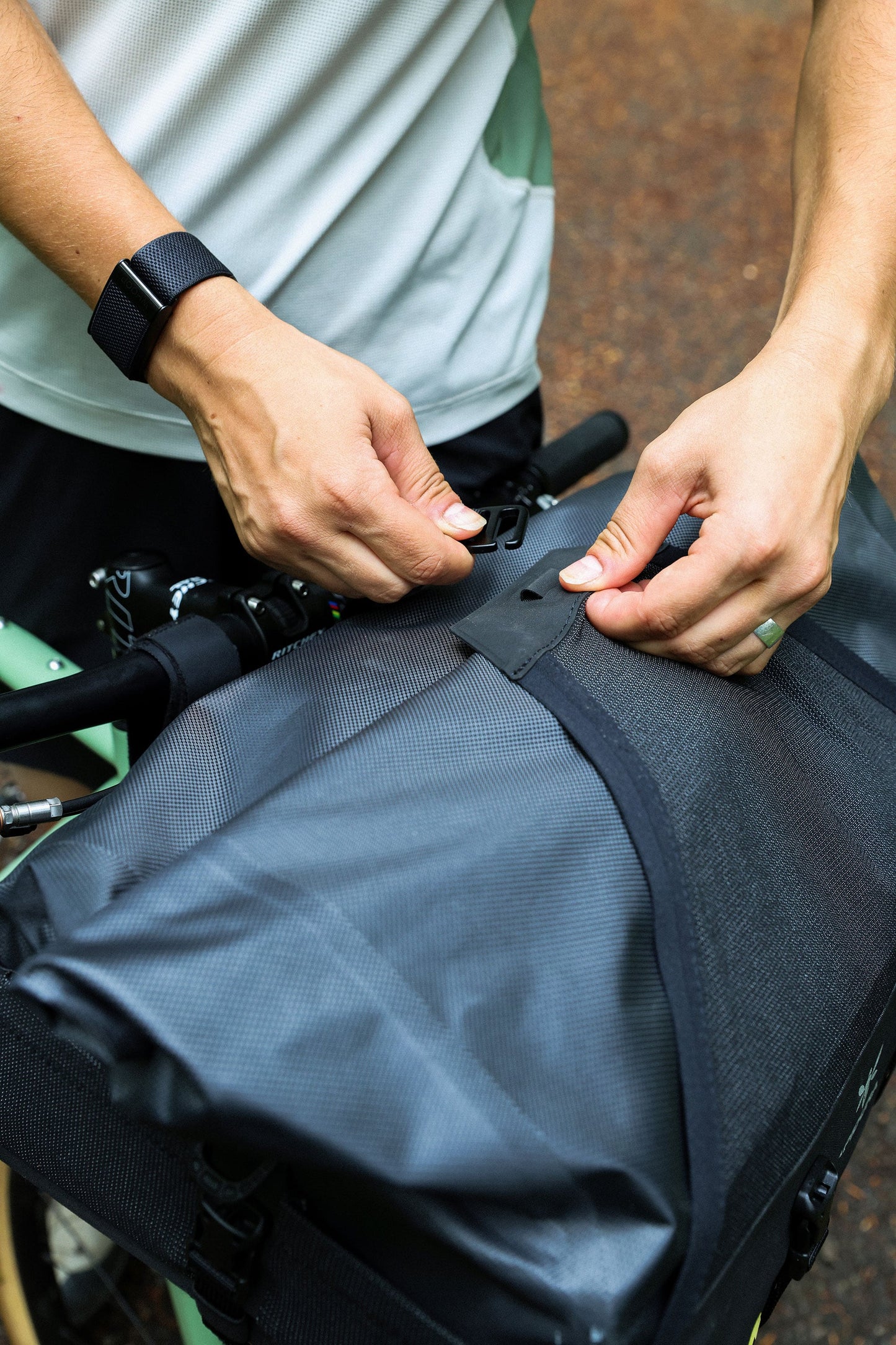 APIDURA EXPEDITION FRONT RACK PACK 20 L ohjaustankolaukku musta