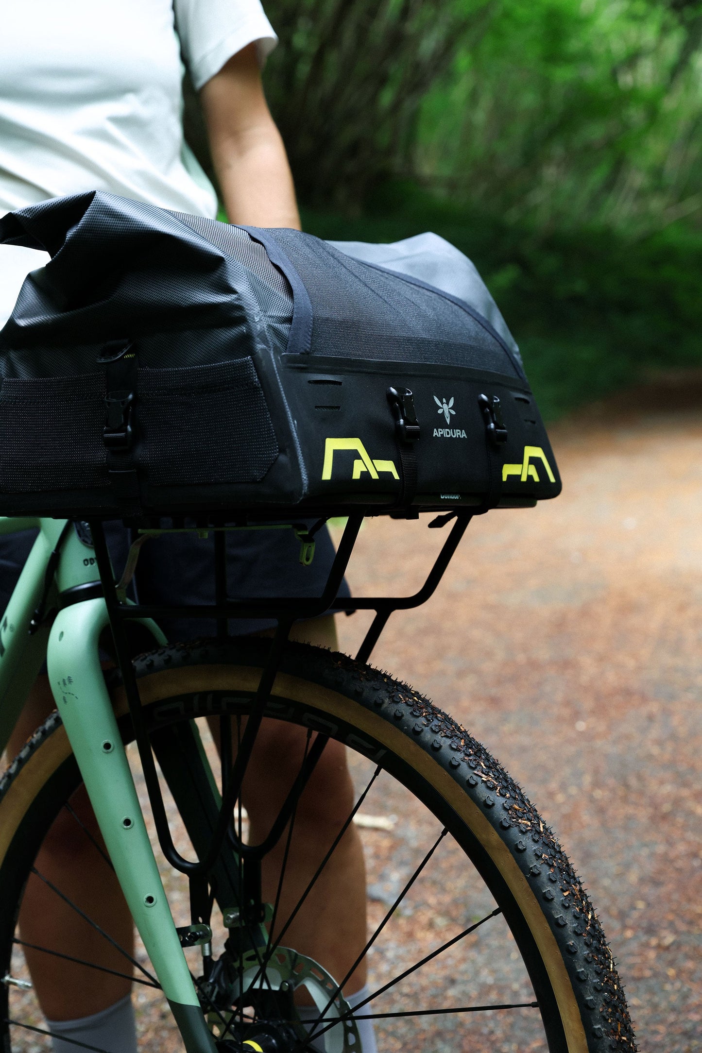 APIDURA EXPEDITION FRONT RACK PACK 20 L ohjaustankolaukku musta