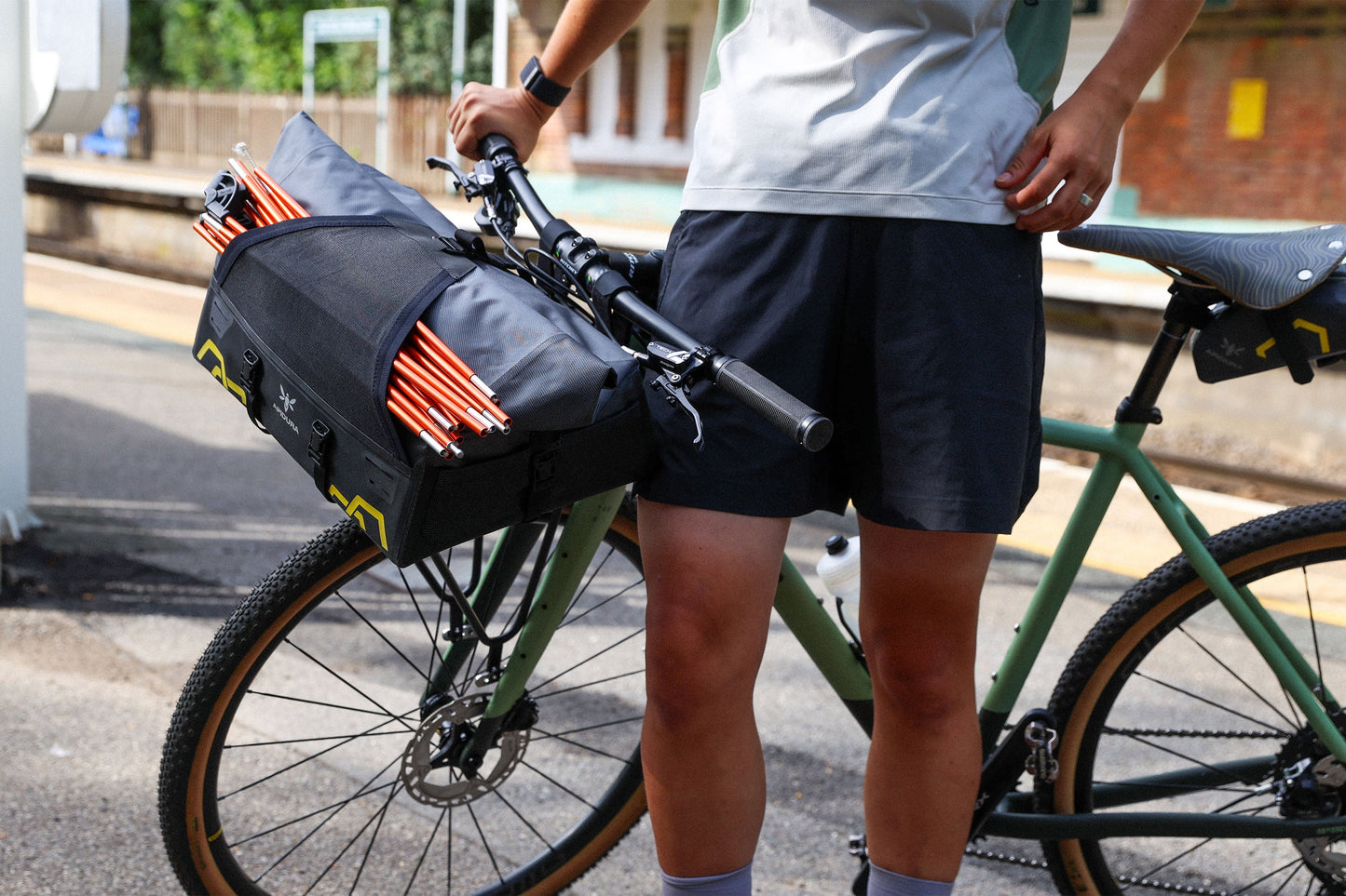 APIDURA EXPEDITION FRONT RACK PACK 20 L ohjaustankolaukku musta