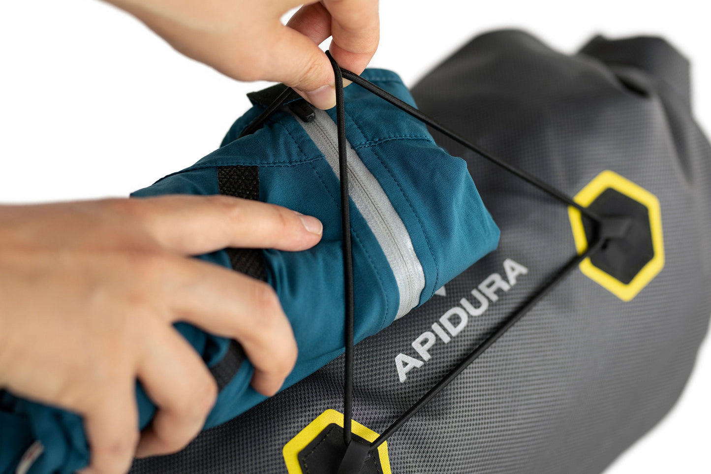 Ohjaustankolaukku APIDURA EXPEDITION HANDLEBAR PACK 9 L Musta