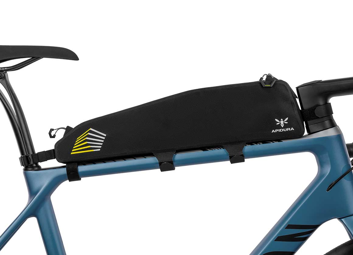 APIDURA RACING LONG TOP TUBE PACK 2 L runkolaukku musta