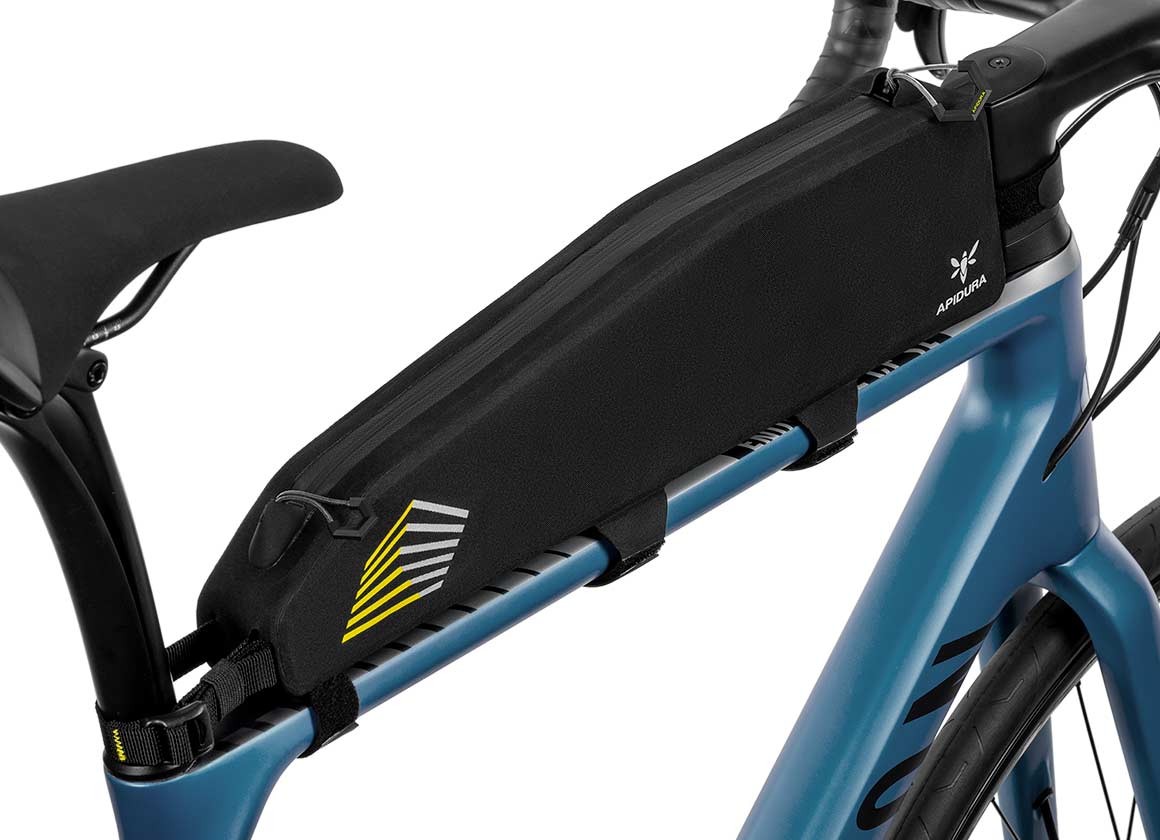 APIDURA RACING LONG TOP TUBE PACK 2 L runkolaukku musta