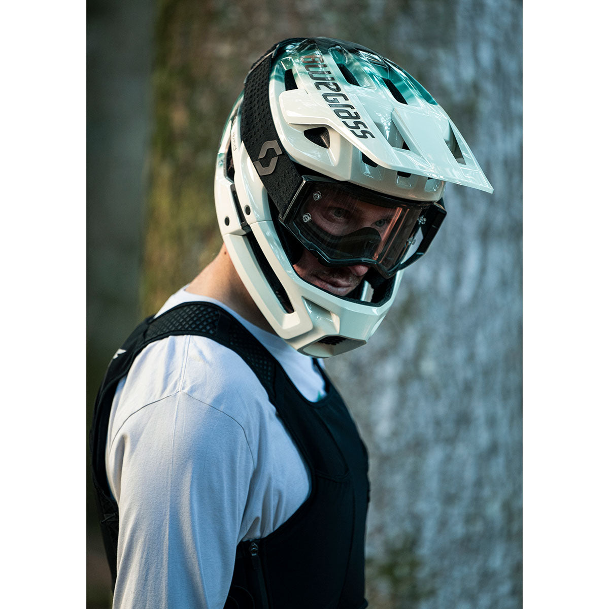 Casque VTT BLUEGRASS VANGUARD CORE MIPS Blanc/Bleu
