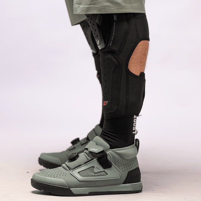 LEATT 6.0 EVO EXT polvisuojat Musta