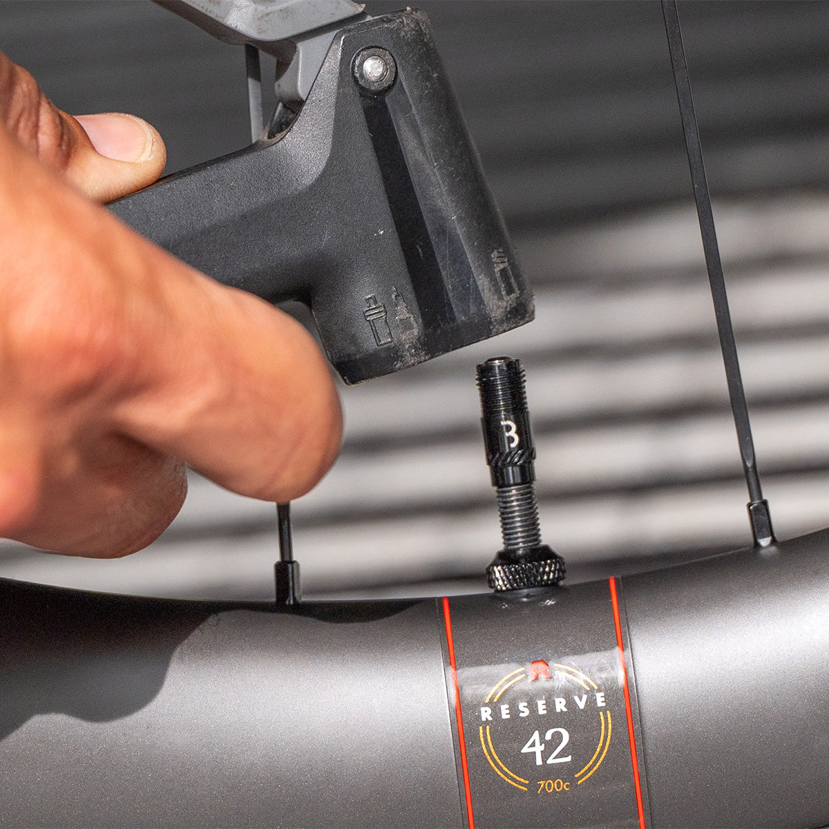 2 BBB CORE CAP -venttiilin päät, joissa on mutterit Sininen