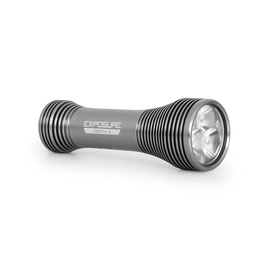 EXPOSURE LIGHTS ZENITH GUN METAL MK4 etuvalo kypäräkiinnityksellä varustettuna
