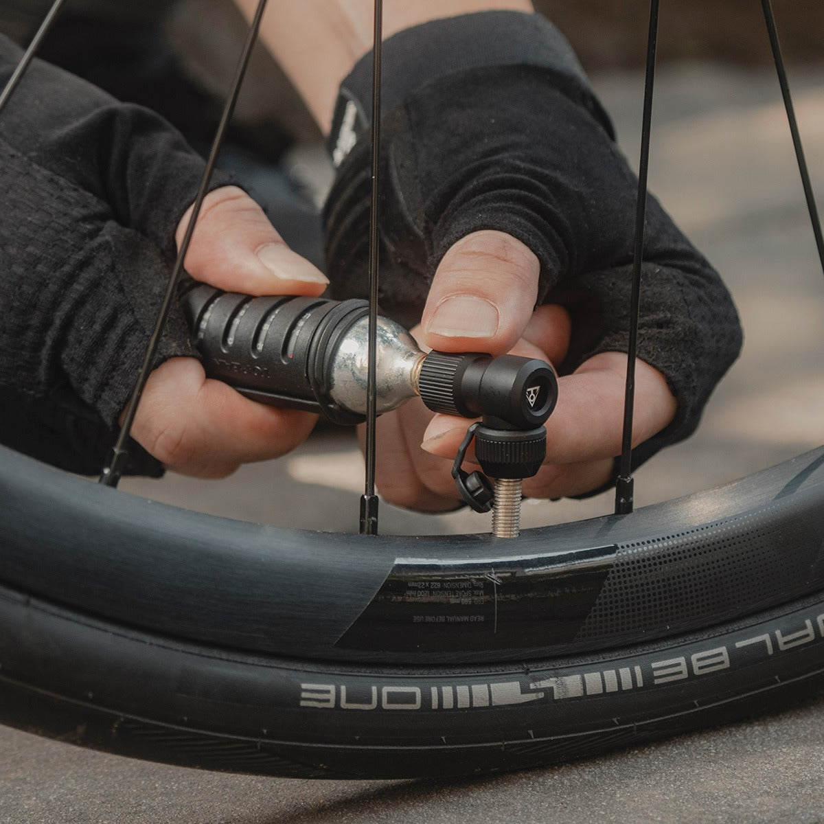 TOPEAK NANO AIRBOOSTER L CO2-sytytystappi + 25 g CO2-kierteinen CO2-patruuna (x1)