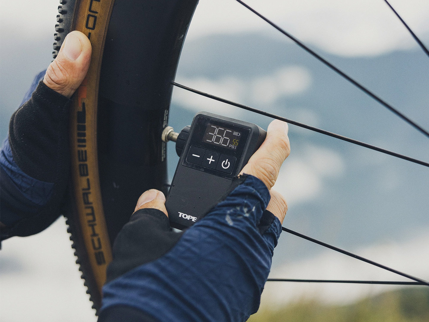 TOPEAK E-BOOSTER DIGITAL MINI Mini sähköpumppu