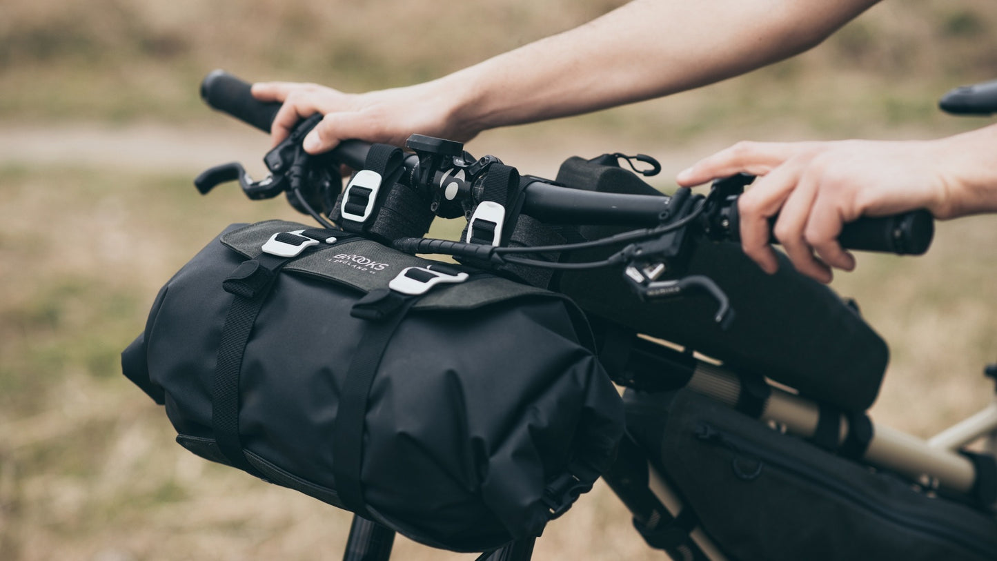 BROOKS SCAPE ROLL ohjaustankolaukku musta