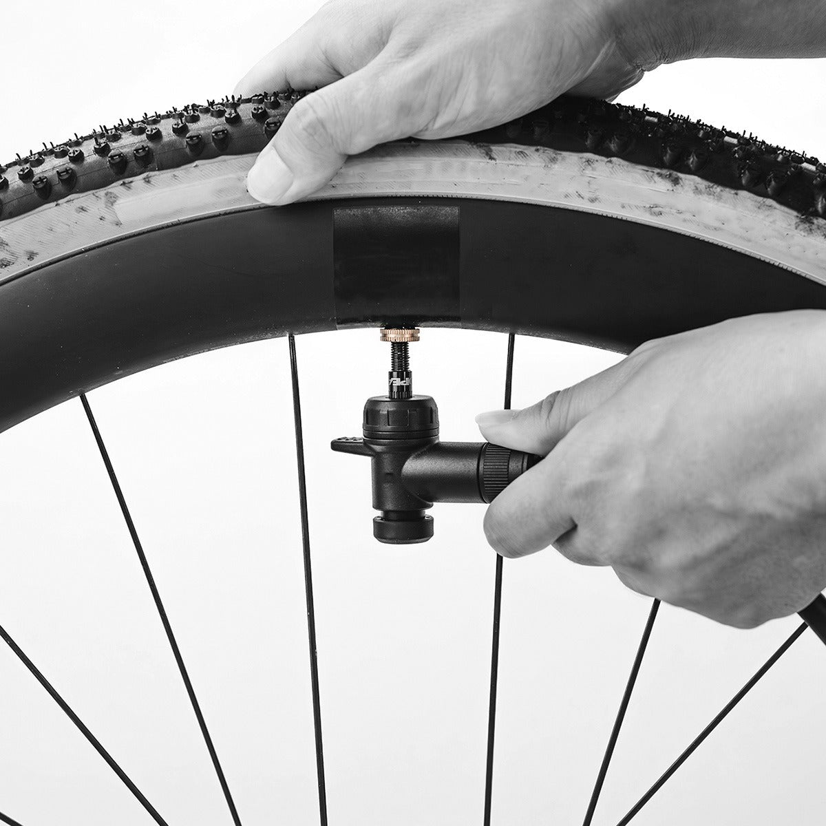 Venttiilisovitin TOPEAK TURBOFLOW COMBO RAPIDHEAD