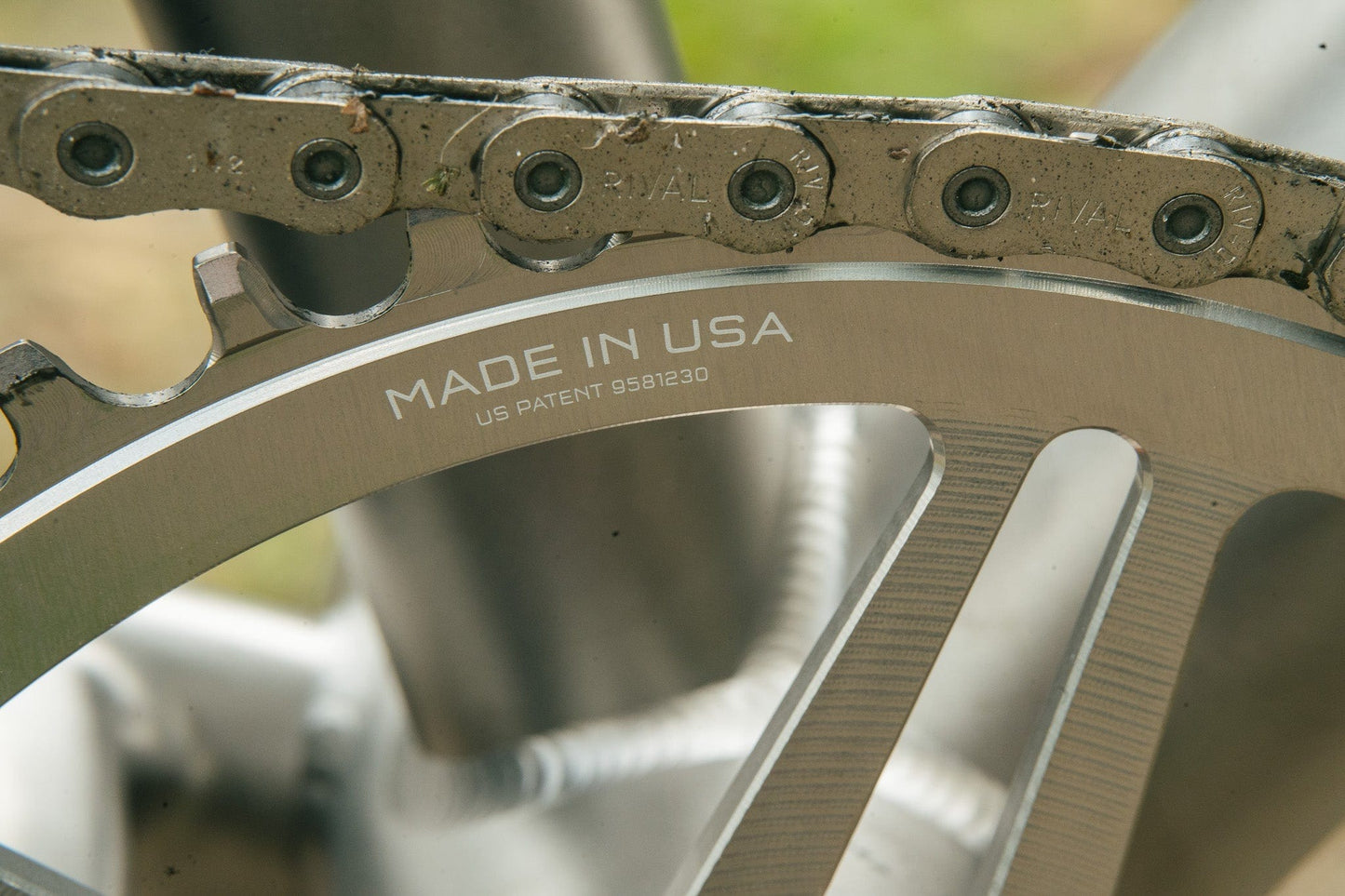 WOLF TOOTH BOOST Direct Mount SRAM Raw Silver Mono -ketjupyörä suoraan asennettuna