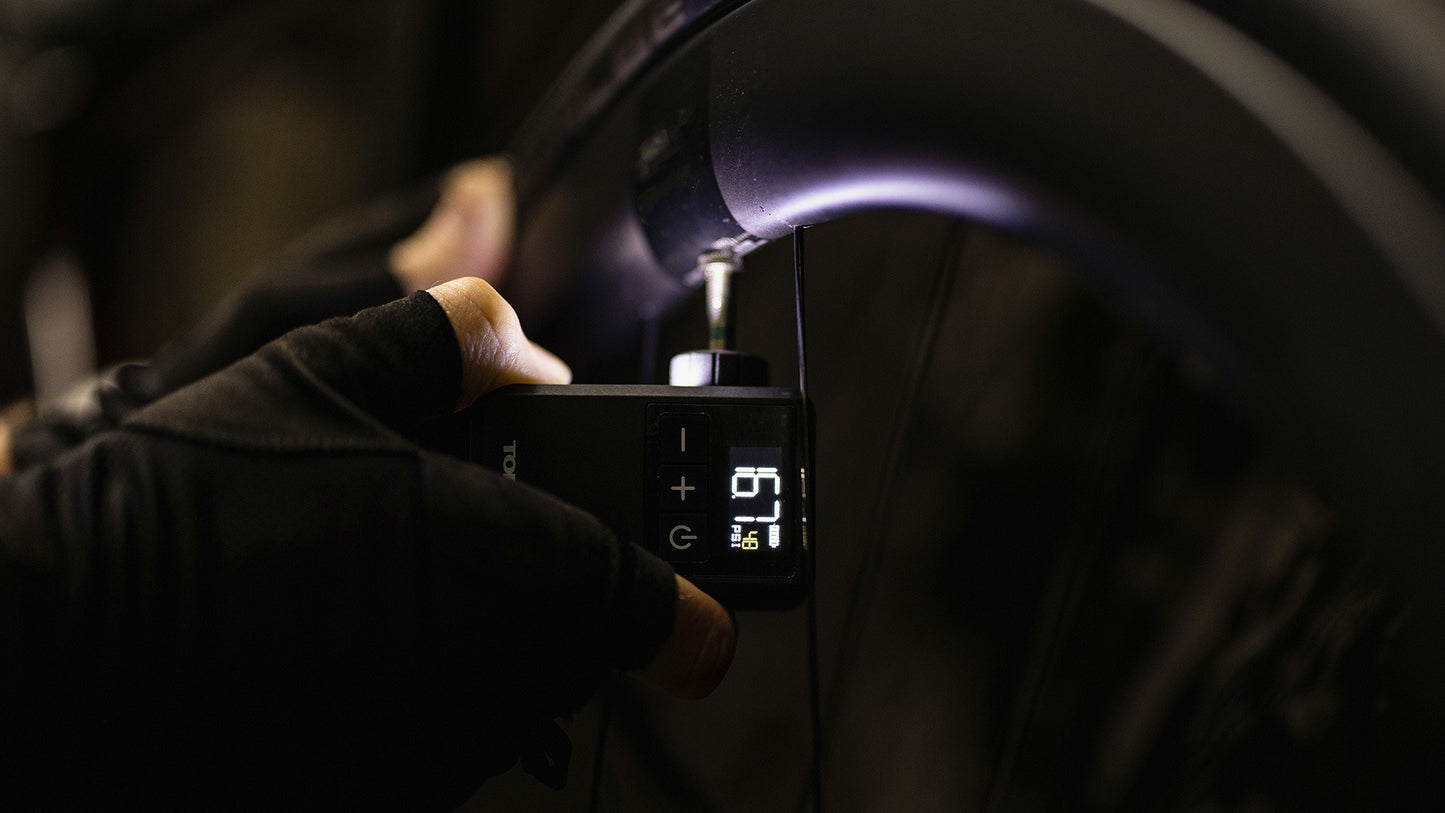 TOPEAK E-BOOSTER DIGITAL MINI Mini sähköpumppu