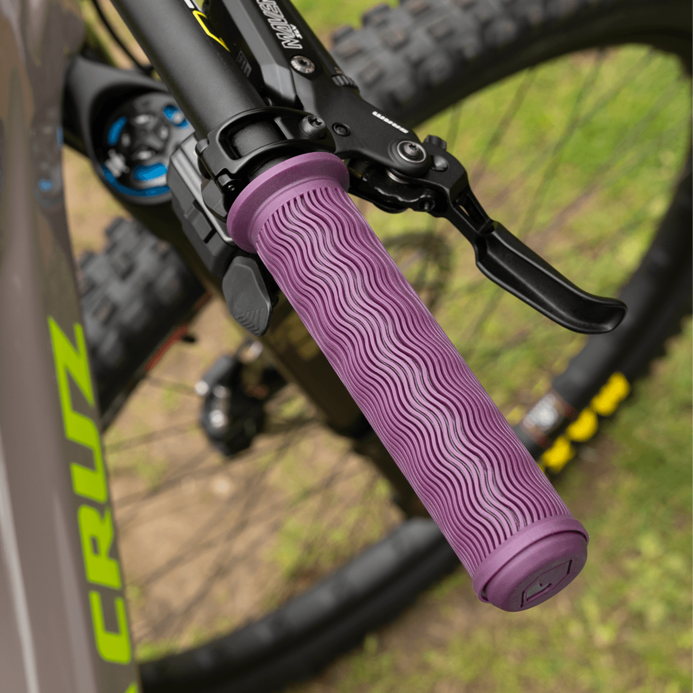 BURGTEC THE BARTENDER PRO VERO SANDLER SIGNATURE Lock-On -gripit Violetti