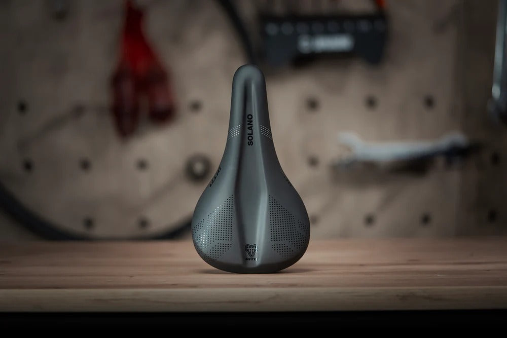 WTB SOLANO SL satula 157mm Titanium kiskot Musta