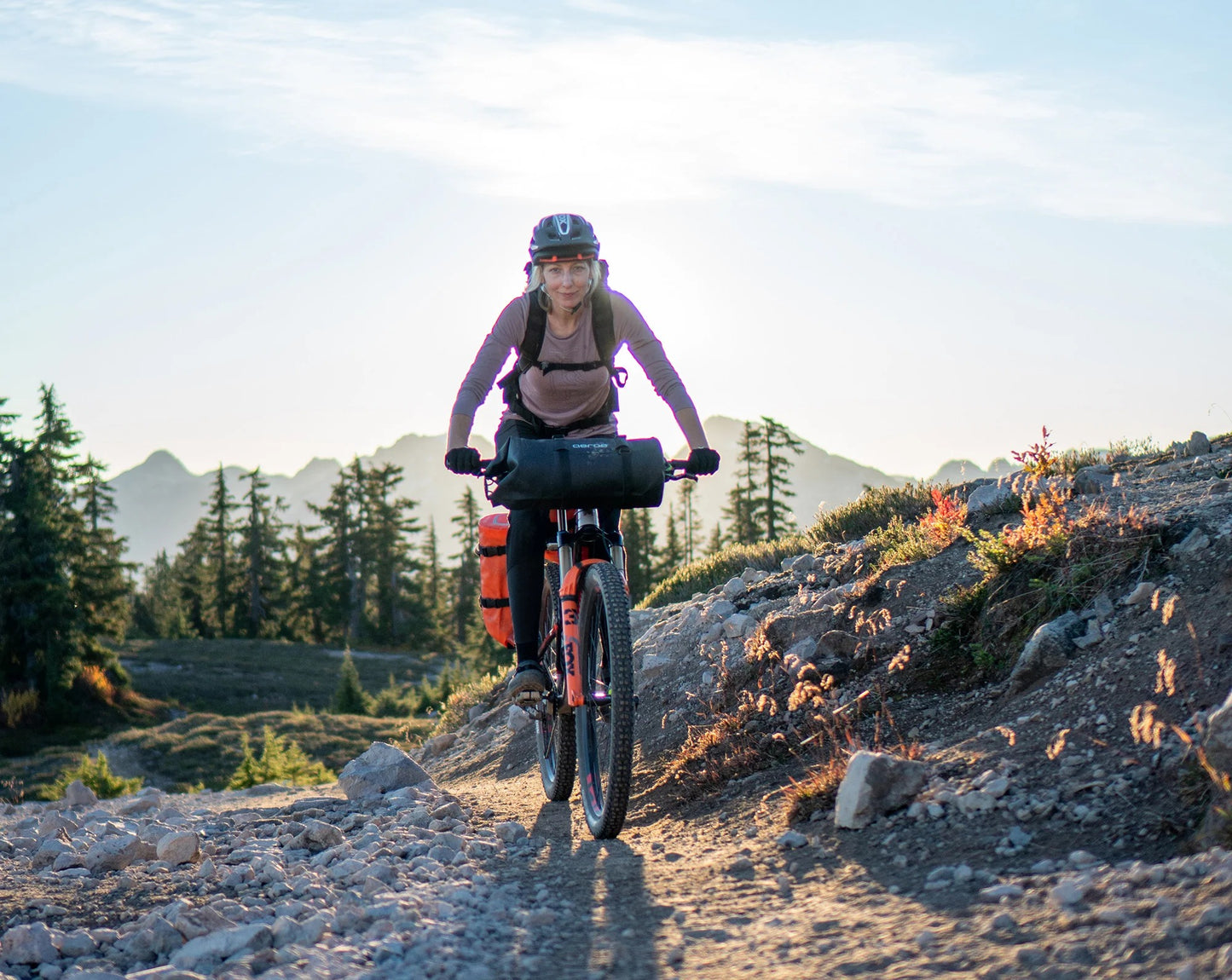 AEROE 12L musta kestävä vedenpitävä laukku