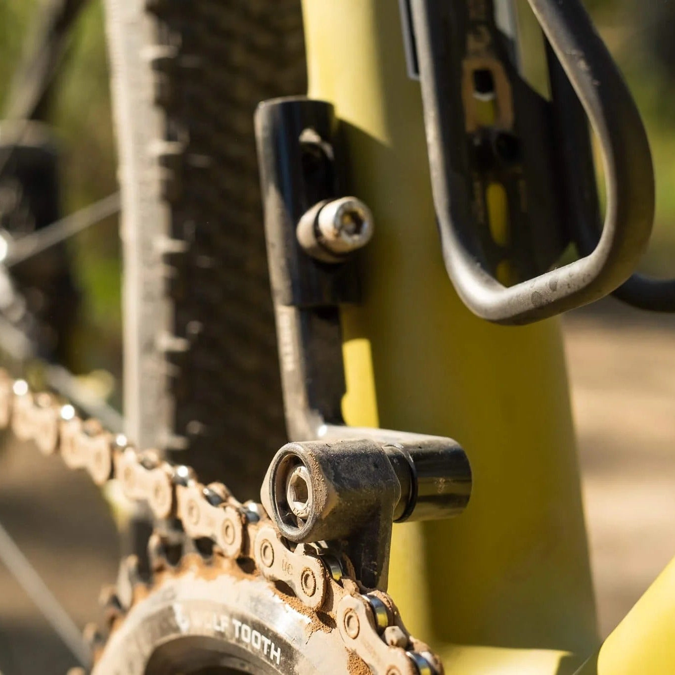 WOLFTOOTH AERO Low Sweep -ketjunohjain, kiinnitettävä ketjunohjain