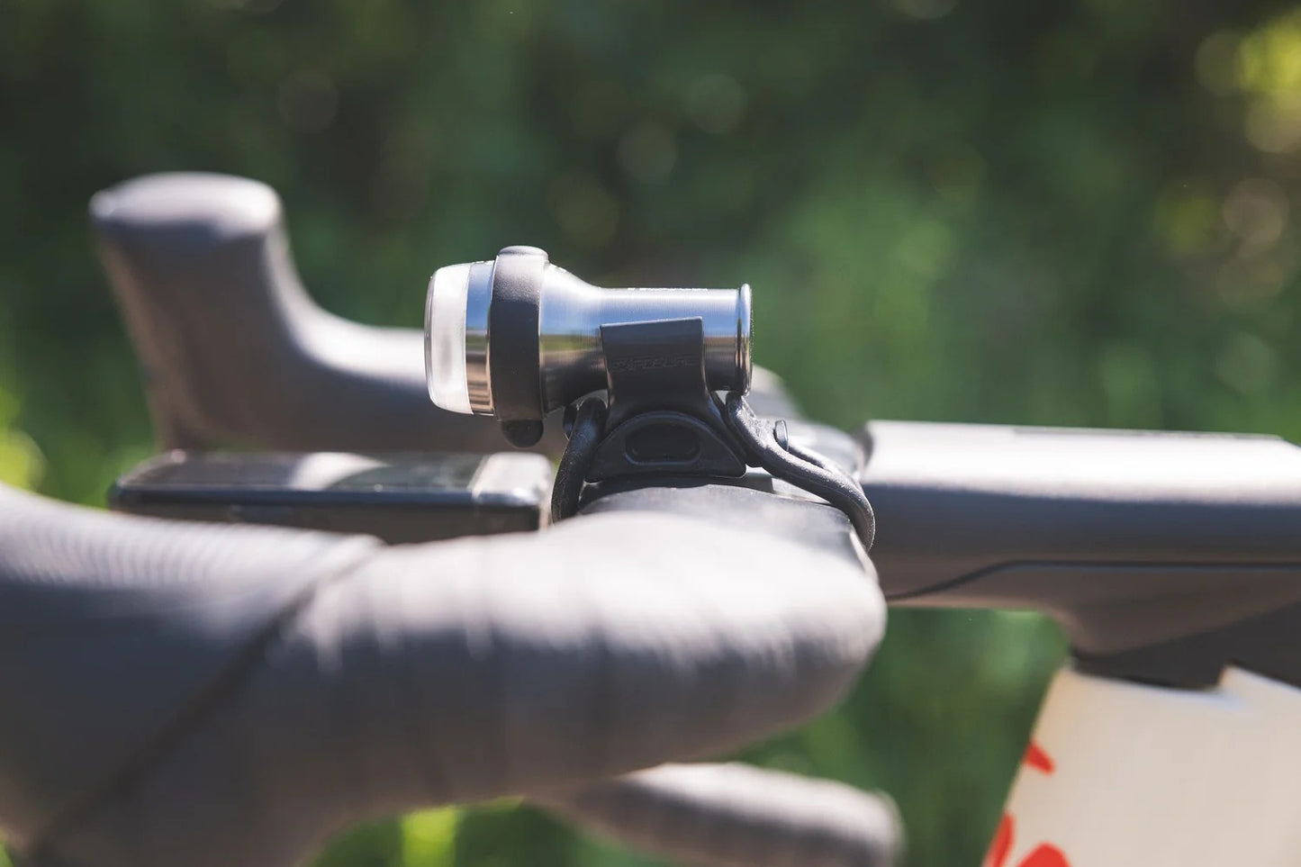 Kiila EXPOSURE LIGHTS -ohjaustangon kiinnityskannattimelle