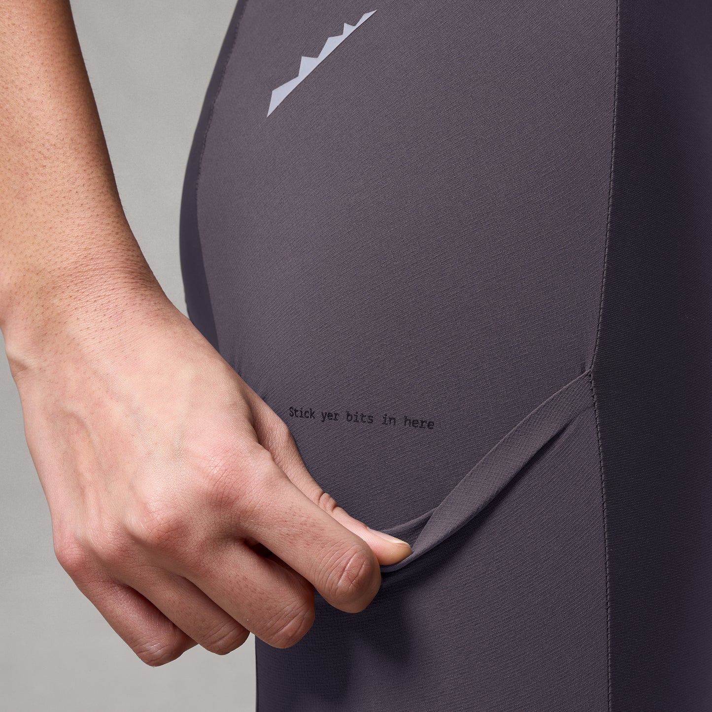 Naisten ENDURA ALLTRACK RIDE Carbon Grey Bib Tight -paita