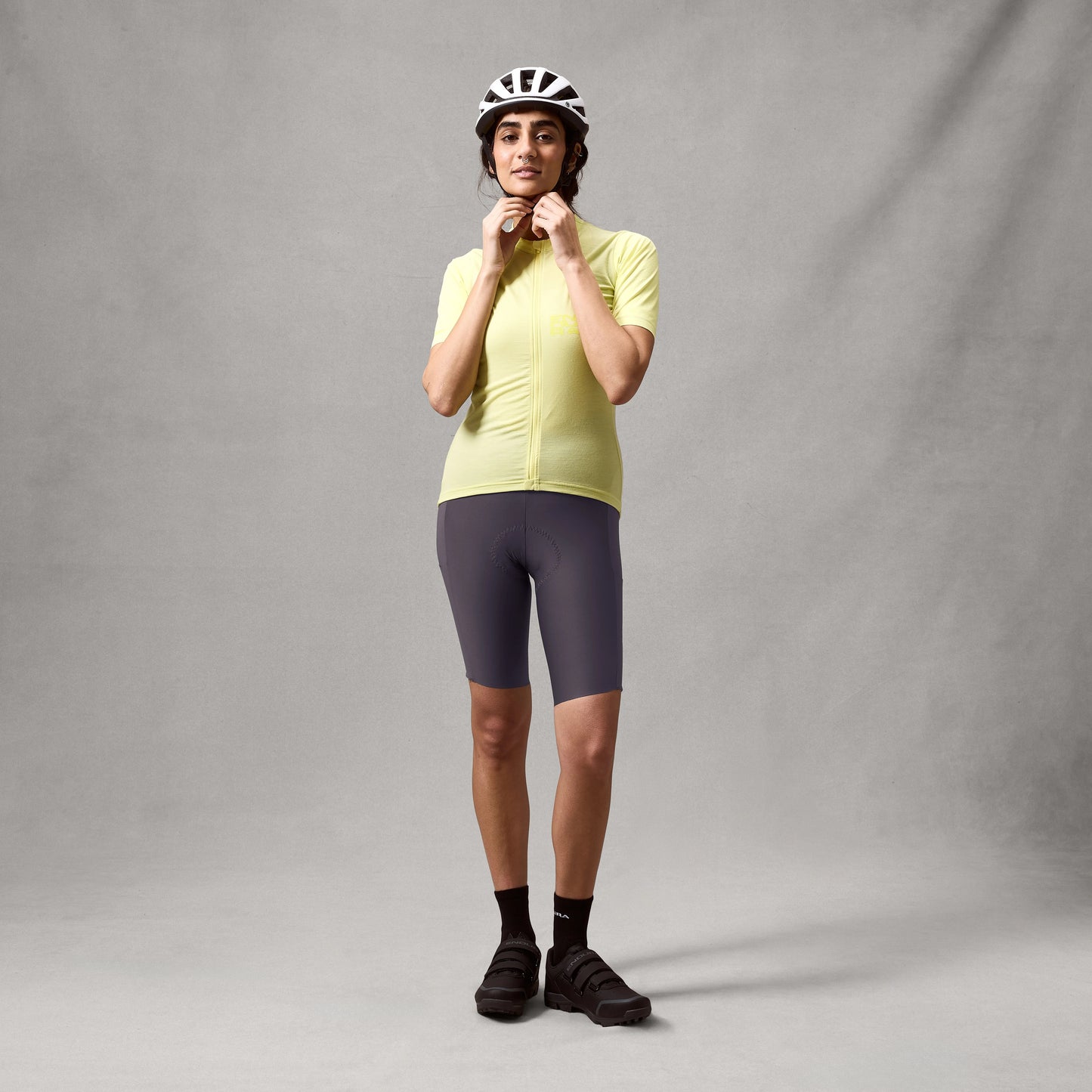 Naisten ENDURA ALLTRACK RIDE Carbon Grey Bib Tight -paita