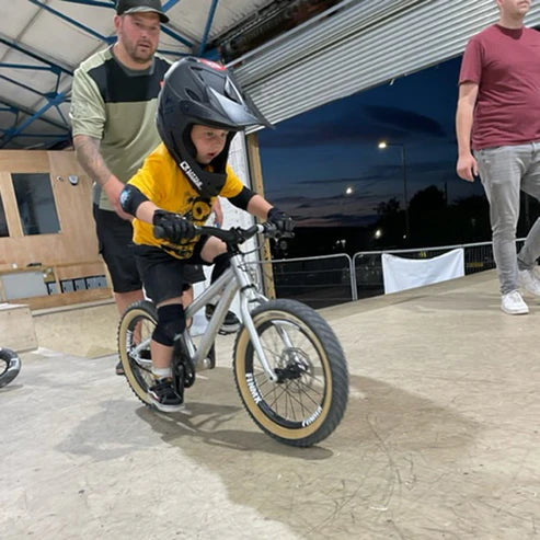 G-FORM LIL'G TODDLER Lasten kyynärpää- ja polvisuojat Musta