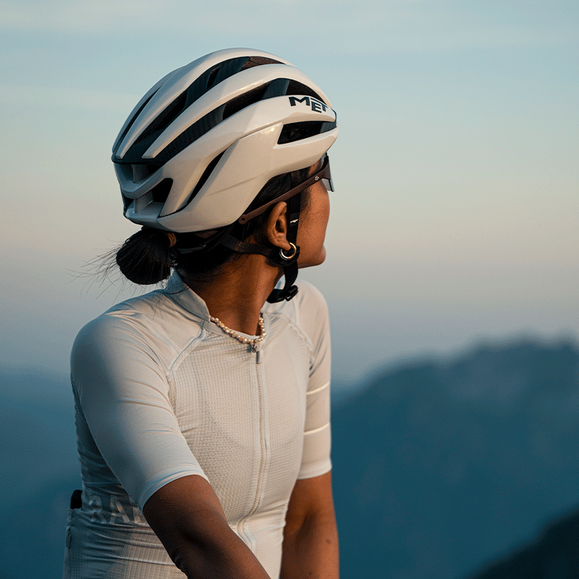 MET TRENTA 3K CARBON Road kypärä valkoinen