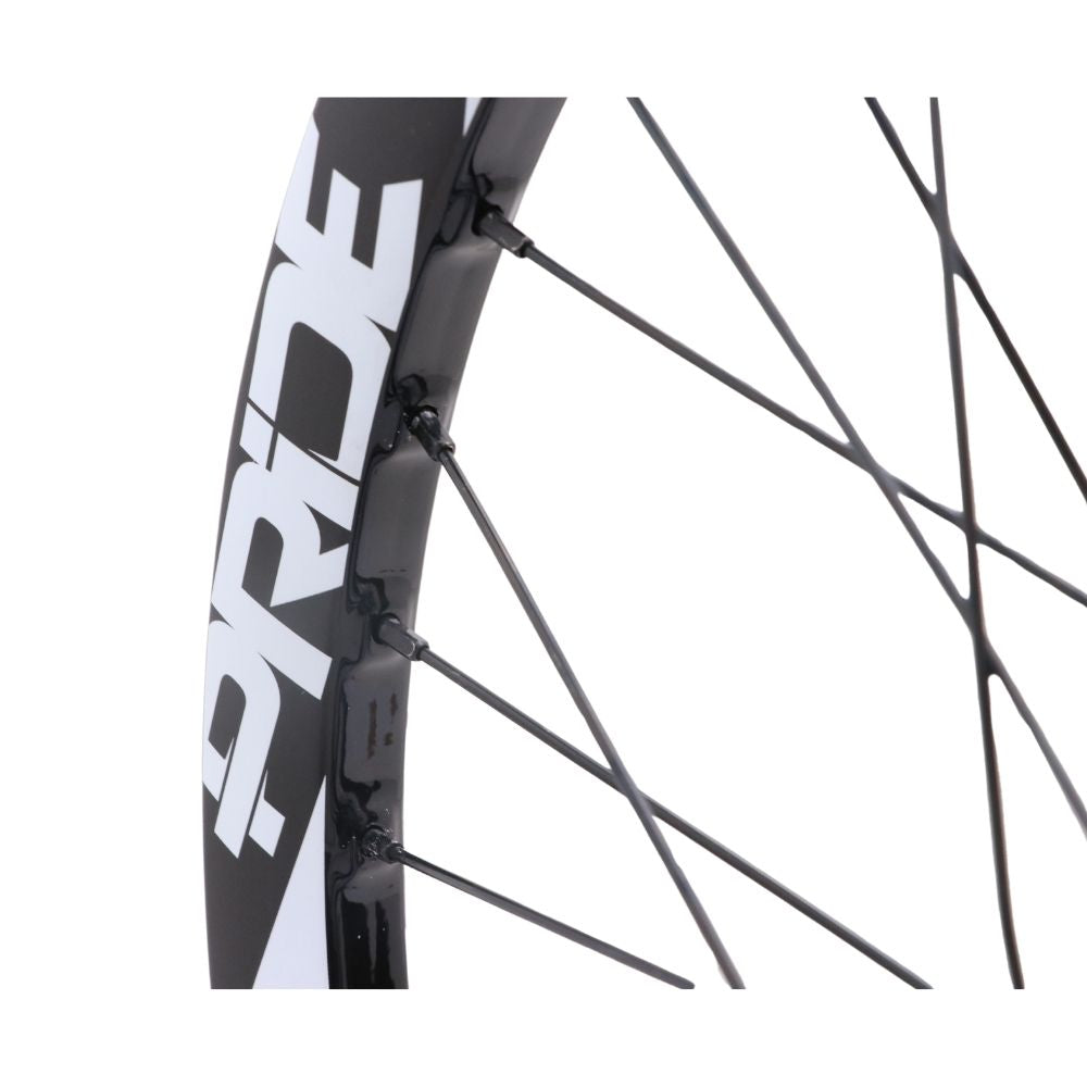 PRIDE 20" (406mm) Carbone Wave Gloss White Control V2 Disc 20/15mm -pyöräpari Musta/Valkoinen