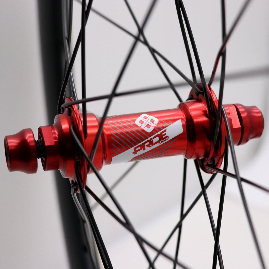 PRIDE 20" (451mm) Hiilikuitu Gravity Matt Disc Pride Control V1 10/10mm Akselit Punainen Pyöräpari