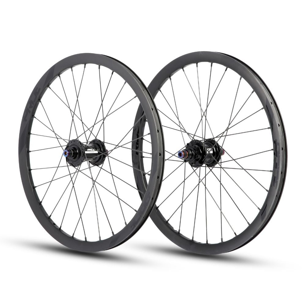 PRIDE 20" (451mm) Carbone Wave Matt Black Fusion Disc 10/10mm -pyöräpari Musta