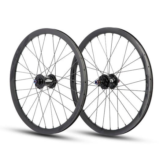 PRIDE 20" (451mm) Carbone Wave Matt Black Fusion Disc 10/10mm -pyöräpari Musta