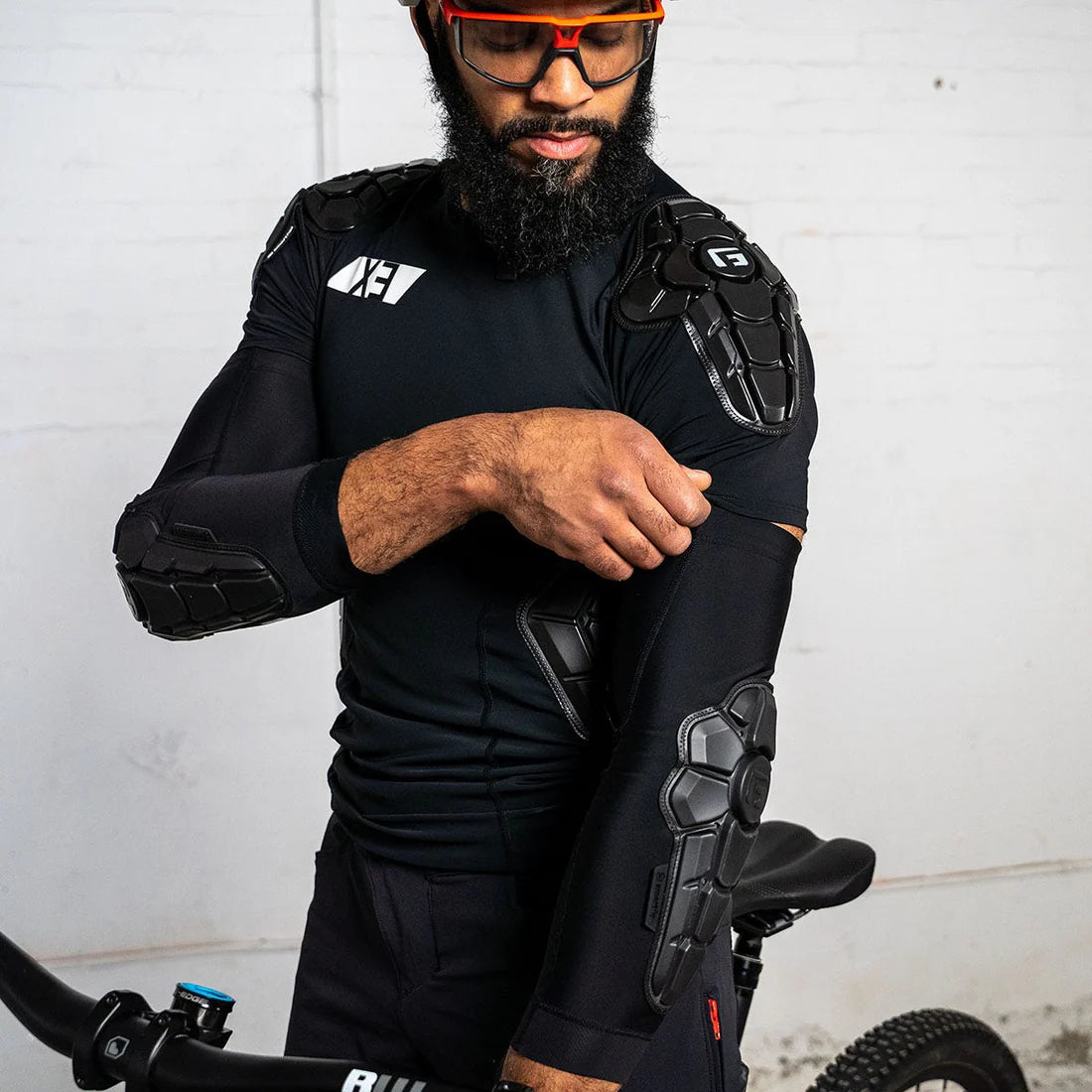 G-FORM PRO-X3 kyynärpäätyynyt Matt Black